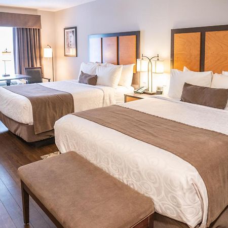 Pocaterra Inn & Waterslide Канмор Экстерьер фото